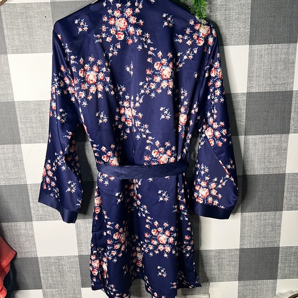 Morgan Lane Fab Fit Fun satin robe - Picture 5 of 5